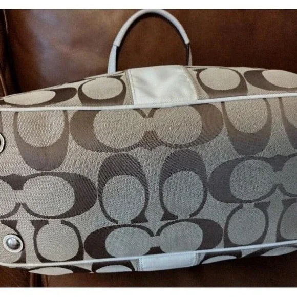 VINTAGE Coach C Print Brown Canvas White Leather Kiss Lock 3 Pocket Shou… - Picture 3 of 8